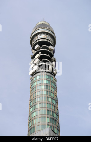 Der BT Tower (früher bekannt als Post Office Tower und Telecom Tower) einer der berühmten und bekannten Sehenswürdigkeiten in London Stockfoto