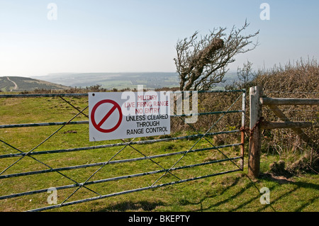 Warnzeichen: Militärischen Schießplatz. Lulworth, Dorset, England Stockfoto