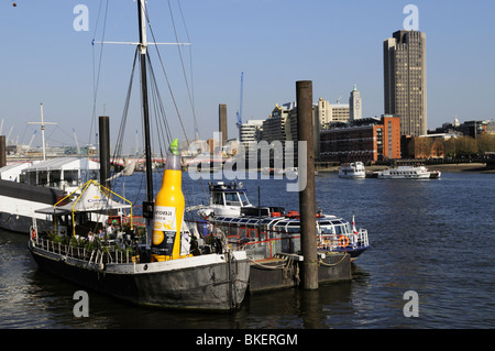 Wilfred Boot Pub am Nordufer der Themse Stockfoto