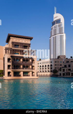 Die Adresse und Palasthotels gesehen über Burj Khalifa Park Lake, Dubai, Vereinigte Arabische Emirate, Vereinigte Arabische Emirate Stockfoto