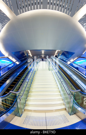 Dubai-Metro-Station, modernes Design, eröffnet im Jahr 2010, Dubai, Vereinigte Arabische Emirate, Vereinigte Arabische Emirate Stockfoto