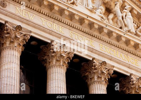 Detail auf dem New York Stock Exchange Gebäude in Lower Manhattan, New York City USA Stockfoto