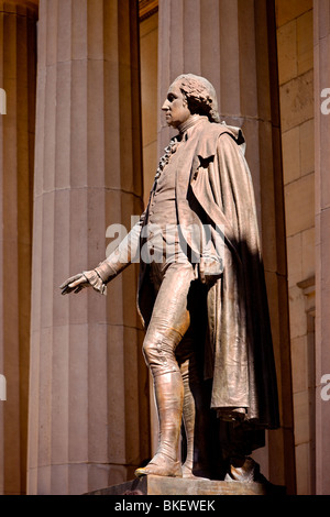 Statue von George Washington am Standort seiner ersten Antrittsrede im Jahre 1789 auf Wall Street, New York City USA Stockfoto