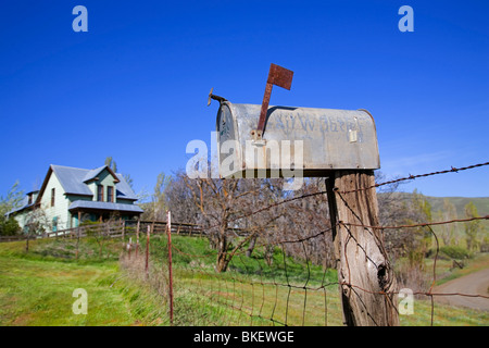 Eine ländliche US-post Post Postfach auf einer abgelegenen Viehranch Stockfoto