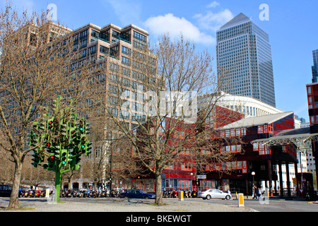 Ampel Baum Skulptur französischen Bildhauer Pierre Vivant London Docklands Canary wharf england Stockfoto