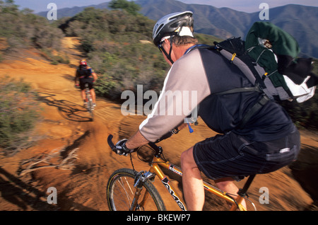 Zwei Männer Mountainbike-Touren. Stockfoto