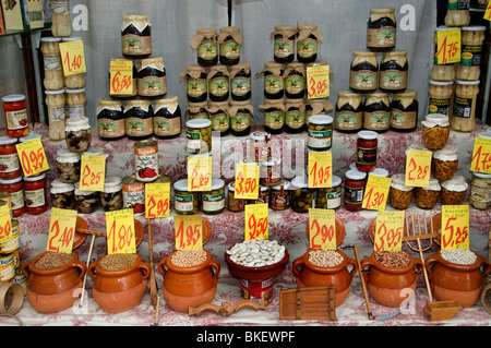 Madrid Spanien spanische Lebensmittelhändler Lebensmittel Markt Bohnen Stockfoto