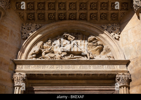 Detail der barocken Tür, St.-Georgs-Basilika, Pragerburg, Prag, Tschechische Republik Stockfoto