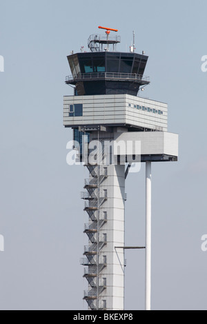 Air Traffic Control Tower am Flughafen Leipzig / Halle, Deutschland Stockfoto