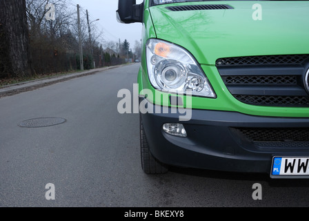 Mercedes-Benz Sprinter 260 CDI Van - grün - L3H2 - Deutsch MCV Van - auf Straße Stockfoto