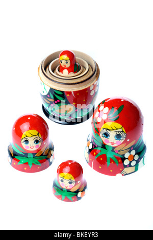 Matrjoschka-Puppen, fünf Holz Puppen ineinander nestbar. Babushkas. Stockfoto