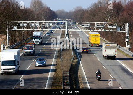 Maut-Brücke Auf Einer Autobahn In Deutschland. Detektoren In Der Brücke ...