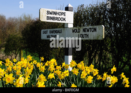 Post für Lincolnshire Wolds Dorf England Sign. Stockfoto