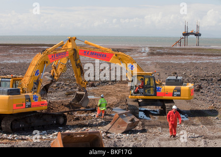 Installieren das Stromkabel an Land aus der Robin Rigg Offshore-Windpark in der Solway Firth, UK Stockfoto