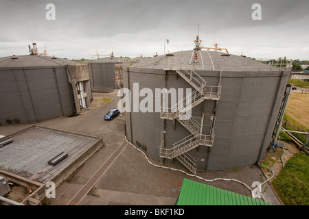 Daveyhulme-Kläranlage in Manchester verwendet Kessel um Biogas aus menschlichem Abfall in Strom umwandeln. Stockfoto