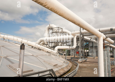 Daveyhulme-Kläranlage in Manchester verwendet Kessel um Biogas aus menschlichem Abfall in Strom umwandeln. Stockfoto