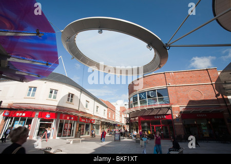 Die neu renovierte Fußgängerzone Einkaufsmeile in Workington Stadtzentrum, Cumbria, UK. Stockfoto