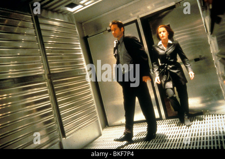 X-FILES: DER FILM (1998) DAVID DUCHOVNY, GILLIAN ANDERSON XFM 037 Stockfoto