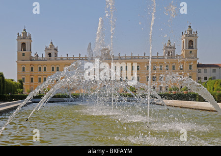 Brunnen vor der herzoglichen Palast Reggia di Colorno Provinz Parma Emilia Romagna Italien von Francesco Farnese gebaut Stockfoto