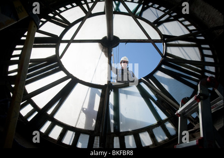 Uhr Reparatur am Bromo Seltzer des Kunst-Turm in Baltimore MD Stockfoto