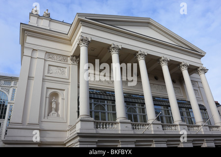 Fassade des Royal Opera House in Covent Garden, London. Stockfoto