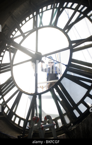 Uhr Reparatur am Bromo Seltzer des Kunst-Turm in Baltimore MD Stockfoto