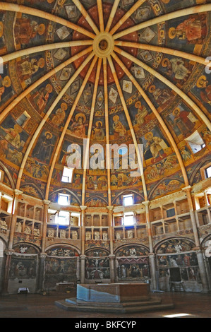 Innere des Kuppeldach der achteckige Baptisterium neben il Duomo Assunta Dom Parma Emilia Romagna Italien Stockfoto