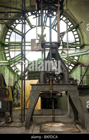 Uhr Reparatur am Bromo Seltzer des Kunst-Turm in Baltimore MD Stockfoto