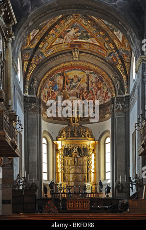 Hauptaltar in Il Duomo Kathedrale Parma Emilia Romagna Italien mit Deckenfresken von Corregio Altar ist vergoldeten Stockfoto