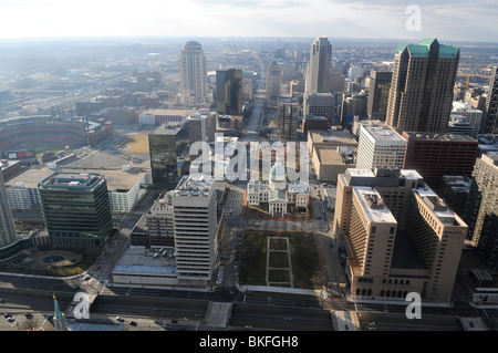 Stadt Saint Louis Missouri Aussicht auf die Innenstadt gesehen von der Spitze des Bogens Stockfoto