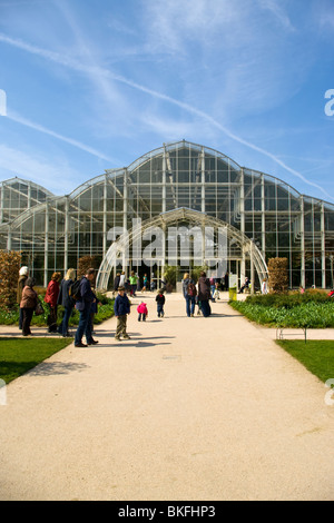 Eingang zum Glashaus RHS Wisley Gärten Surrey England Stockfoto