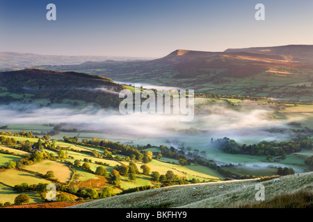 Eine hügelige Landschaft in der Usk Valley, Brecon Beacons National Park, Powys, Wales, UK. Herbst (Oktober) 2009 Stockfoto