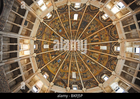 Innere des Kuppeldach der achteckige Baptisterium neben il Duomo Assunta Dom Parma Emilia Romagna Italien Stockfoto