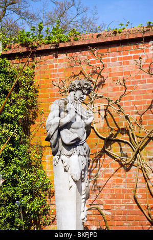 Statue von Pan RHS Wisley Gärten Surrey England Stockfoto