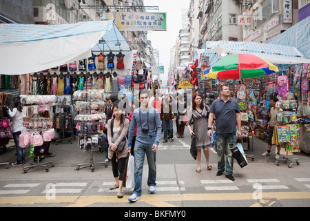 Outdoor-Markt in Hongkong (speziell der Ladies Market in Mong Kok) Stockfoto