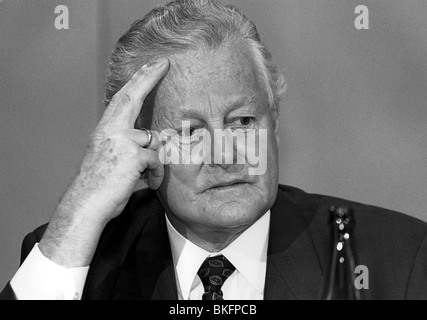 Streibl, Max, 6.1.1932 - 11.12.1998, deutscher Politiker (CSU), Ministerpräsident von Bayern 19.10.1988 - 27.5.1993, Porträt, Anfang der 1990er Jahre, Stockfoto