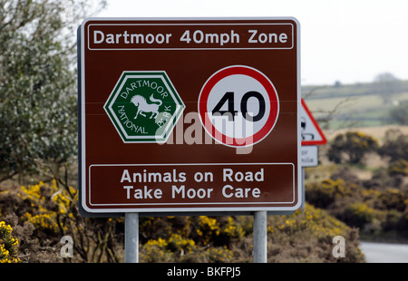 Dartmoor Nationalpark Devon England UK 40 km/h fahren Begrenzung Zeichen Stockfoto