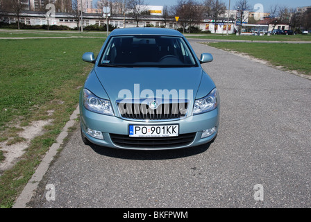 Skoda Octavia II 1.4 TSI - 2009 - grün metallic - 5 Türen - Tschechische beliebte untere Mittelklasse-Auto, C-Segment - auf Straße Stockfoto