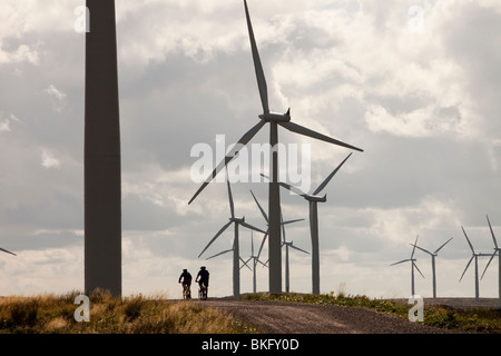 Schwarzes Gesetz-Windpark in der Nähe von Carluke in Schottland, Großbritannien. Als es gebaut wurde, war es der größte Windpark in Großbritannien mit 54 Turbinen Stockfoto