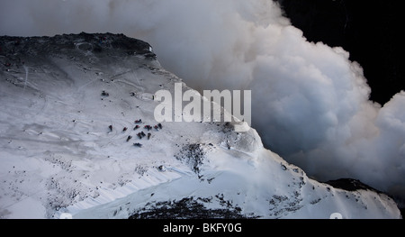 Dampf und Lava Vulkan Vulkanausbruch in Island am Fimmvörðuháls, einem Bergrücken zwischen Gletscher Eyjafjallajökull und Mýrdalsjökull Gletscher Stockfoto