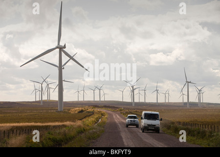 Schwarzes Gesetz-Windpark in der Nähe von Carluke in Schottland, Großbritannien. Als es gebaut wurde, war es der größte Windpark in Großbritannien mit 54 Turbinen Stockfoto