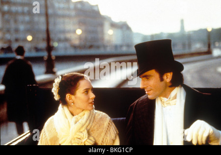 DAS ALTER VON UNSCHULD (1992) WINONA RYDER, DANIEL DAY-LEWIS AOI 003 Stockfoto