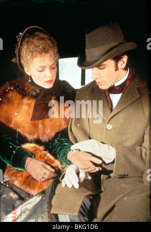 DAS ALTER VON UNSCHULD (1992) MICHELLE PFEIFFER, DANIEL DAY-LEWIS AOI 028 Stockfoto