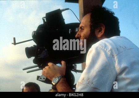 HECTOR BABENCO (DIR) PORTRÄT AUF SET KUSS VON DEUTSCHLAND (1985) HTBB 001 Stockfoto