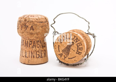 Champagner-Korken aus teuren Flasche des Jahrgangs Champagner Bollinger French auf weißen Hintergrund isoliert. Stockfoto