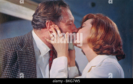 ARZT IN NOT (1963) JAMES ROBERTSON JUSTICE, BARBARA MURRAY HAT 001FOH Stockfoto