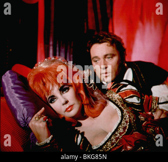 DOKTOR FAUSTUS (1967) ELIZABETH TAYLOR, RICHARD BURTON DFST 009 Stockfoto