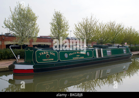 Bunt bemalte Narrowboats in Banbury Stockfoto