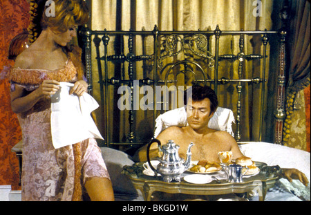 HÄNGT IHN HOCH (1967) INGER STEVENS, CLINT EASTWOOD HGHH 038 Stockfoto