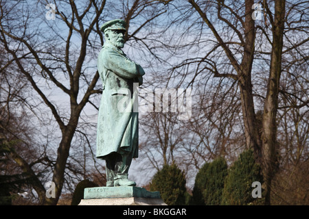 Statue von Kapitän Edward John Smith (Meister der Titanic), Beacon Park, Lichfield. Stockfoto